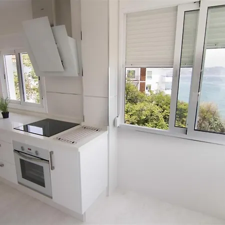 Luxury Sea View Apartment *