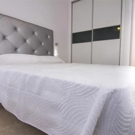 Luxury Sea View Apartment *